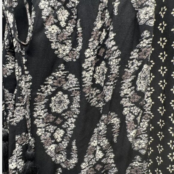 Black and White Patterned Maxi Dress - Picture 3 of 4